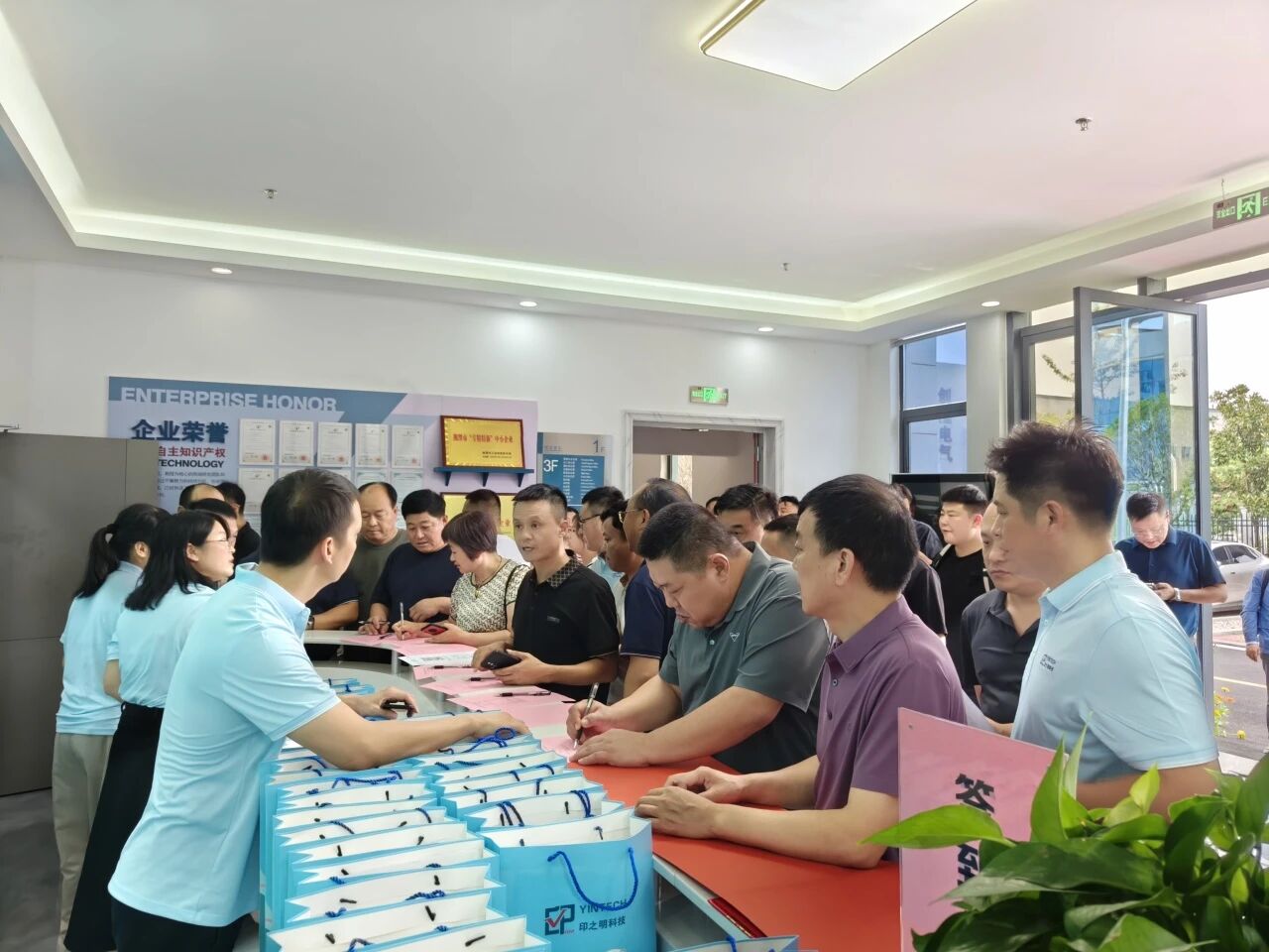 1763713621759450.jpg 3e39f36a7a54b1633e7425cbbbd1e01c.jpg